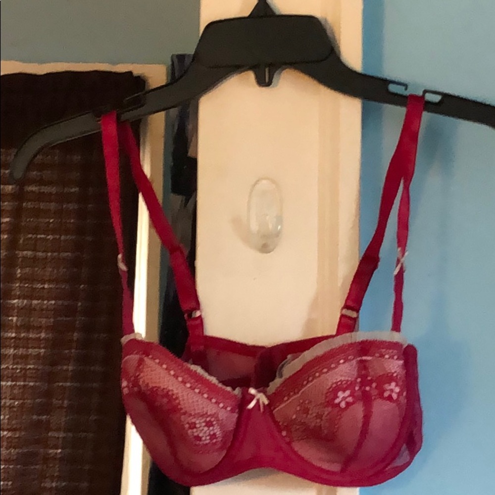 Fuchsia pink lace bra in 34S